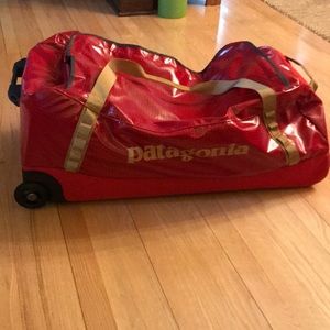 Patagonia-Black Hole Wheeled Duffel 120L